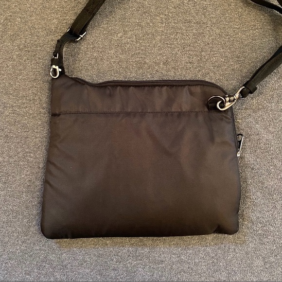 Pacsafe Daysafe Anti-theft Crossbody and Wallet - Picture 3 of 5